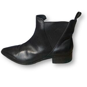 & Other Stories Shoe Black Leather Short Ankle Chelsea Boot Pointy Toe Low Heel